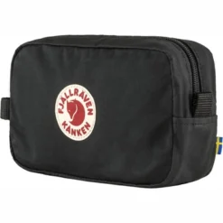 Fjallraven Trousse De Toilette Fjällräven Kånken Gear Bag Black 6 Fjallraven Trousse De Toilette Fjällräven Kånken Gear Bag Black -Fjallraven 3 Kanken Gear Bag 25862 550 F MAIN FJR