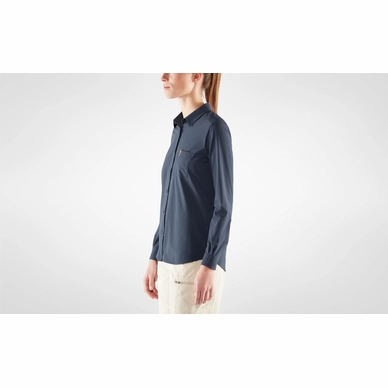 Fjallraven Chemise Fjällräven Women Övik Lite Shirt LS Navy 3 Fjallraven Chemise Fjällräven Women Övik Lite Shirt LS Navy – Image 3