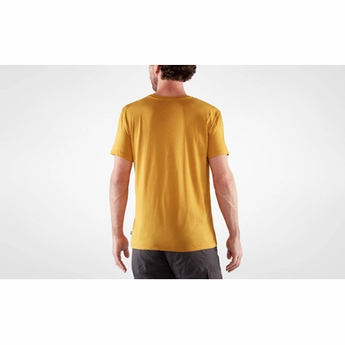 Fjallraven T-Shirt Fjällräven Homme Fjällräven Logo Ochre 4 Fjallraven T-Shirt Fjällräven Homme Fjällräven Logo Ochre – Image 4