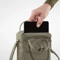 Fjallraven Sac à Bandoulière Fjällräven Kånken Sling Clay 15 Fjallraven Sac à Bandoulière Fjällräven Kånken Sling Clay -Fjallraven 7 F23797 FW19 fvrc kanken sling fjaellraeven 21