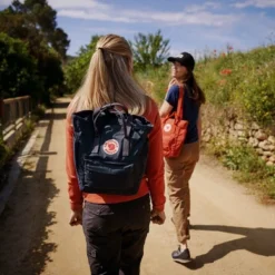 Fjallraven Sac à Dos Fjällräven Kånken Totepack Mini True Red -Fjallraven 9 SS20 Daniel Blom Warmclimate DSC9245 1