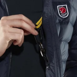 Fjallraven Veste Fjällräven Women Expedition Pack Down Hoodie Black 9 Fjallraven Veste Fjällräven Women Expedition Pack Down Hoodie Black -Fjallraven Expedition Pack Down Hoodie W 86122 560 F DETAIL FJR 3