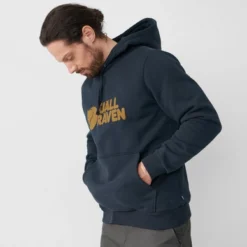 Pull Fjallraven Men Fjallraven Logo Hoodie Dark Navy 11 Pull Fjallraven Men Fjallraven Logo Hoodie Dark Navy -Fjallraven Fjallraven Logo Hoodie M 84144 555 E MODEL FJR