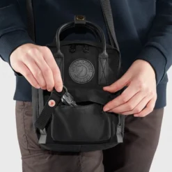 Fjallraven Sac à Bandoulière Fjällräven Kånken No. 2 Sling Black 22 Fjallraven Sac à Bandoulière Fjällräven Kånken No. 2 Sling Black -Fjallraven Kanken No 2 Black Sling 23799 550 G DETAIL FJR