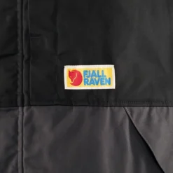 Fjallraven Veste Fjällräven Men Vardag Lite Padded Jacket M Black-Dark Grey 19 Fjallraven Veste Fjällräven Men Vardag Lite Padded Jacket M Black-Dark Grey -Fjallraven Vardag Lite Padded Jacket M 84128 550 030 M DETAIL FJR
