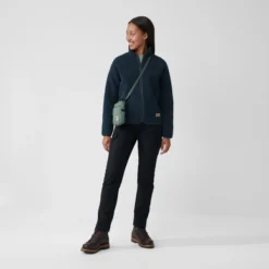 Veste Fjallraven Women Vardag Pile Fleece Navy 12 Veste Fjallraven Women Vardag Pile Fleece Navy -Fjallraven Vardag Pile Fleece W 84789 560 C MODEL FJR