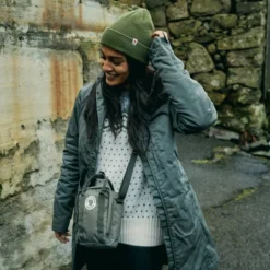 Gilet Fjallraven Women Ovik Knit Sweater Chalk White-Flint Grey 12 Gilet Fjallraven Women Ovik Knit Sweater Chalk White-Flint Grey -Fjallraven square Mood FW22 DanielBlom Jackets 5487 EXP 2025 08 01