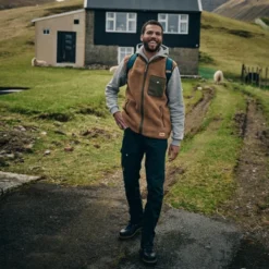 Pull Fjallraven Men Fjallraven Logo Hoodie Grey-Melange 16 Pull Fjallraven Men Fjallraven Logo Hoodie Grey-Melange -Fjallraven square Mood FW22 DanielBlom Midlayers 9273 EXP 2025 08 01