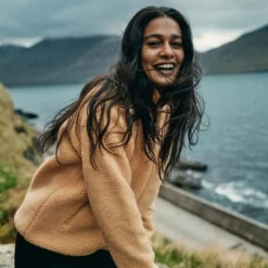 Gilet Fjallraven Women Vardag Pile Fleece Mais Yellow 11 Gilet Fjallraven Women Vardag Pile Fleece Mais Yellow -Fjallraven square mood fw22 danielblom midlayers 6374 exp 2025 08 01